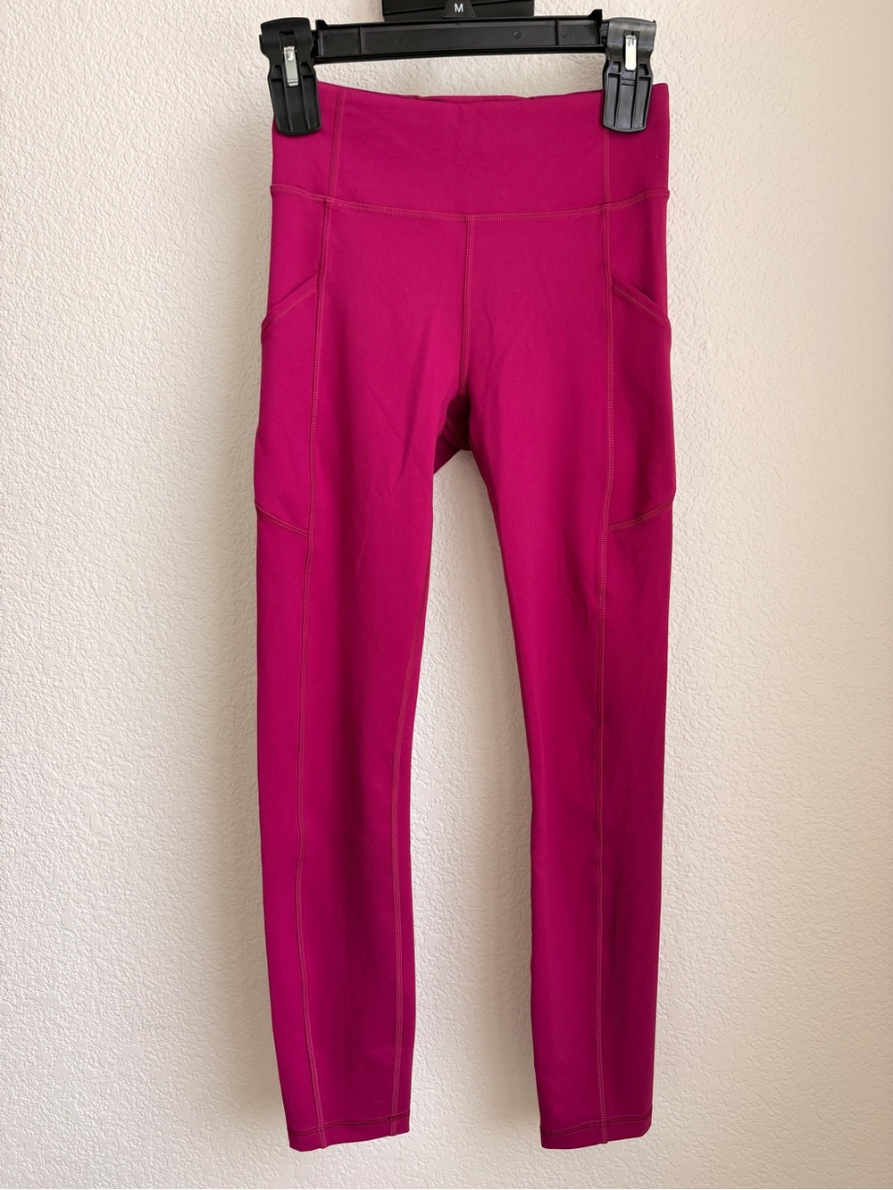 Lululemon 25 inch length legging w/side pockets *like new*